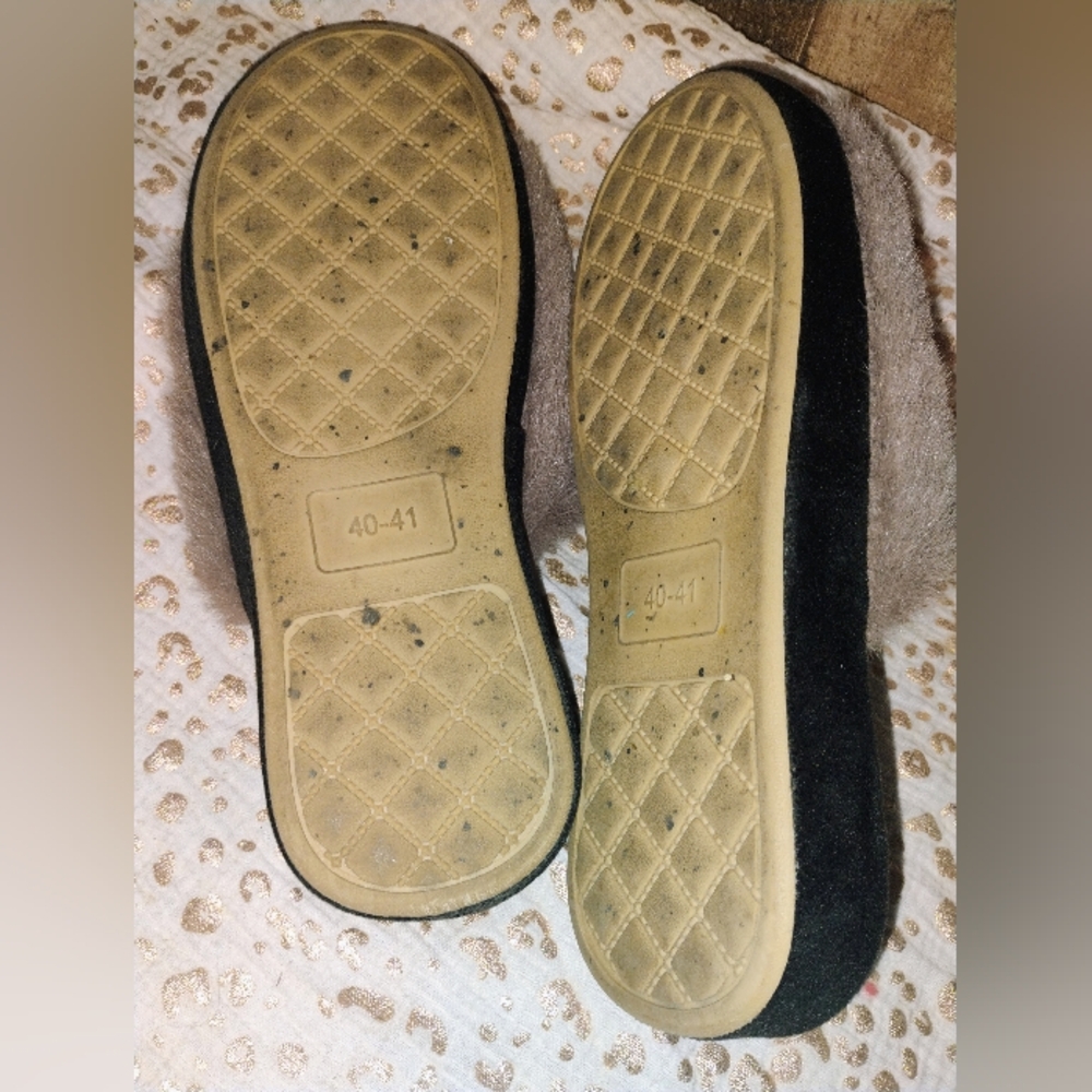 Cozy House Furry House Gray Open Toe Slippers Size 40-41 - Picture 4 of 4